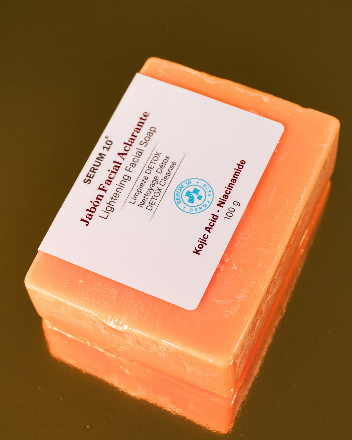 Empaque del jabón facial aclarante Serum 10, 100 g