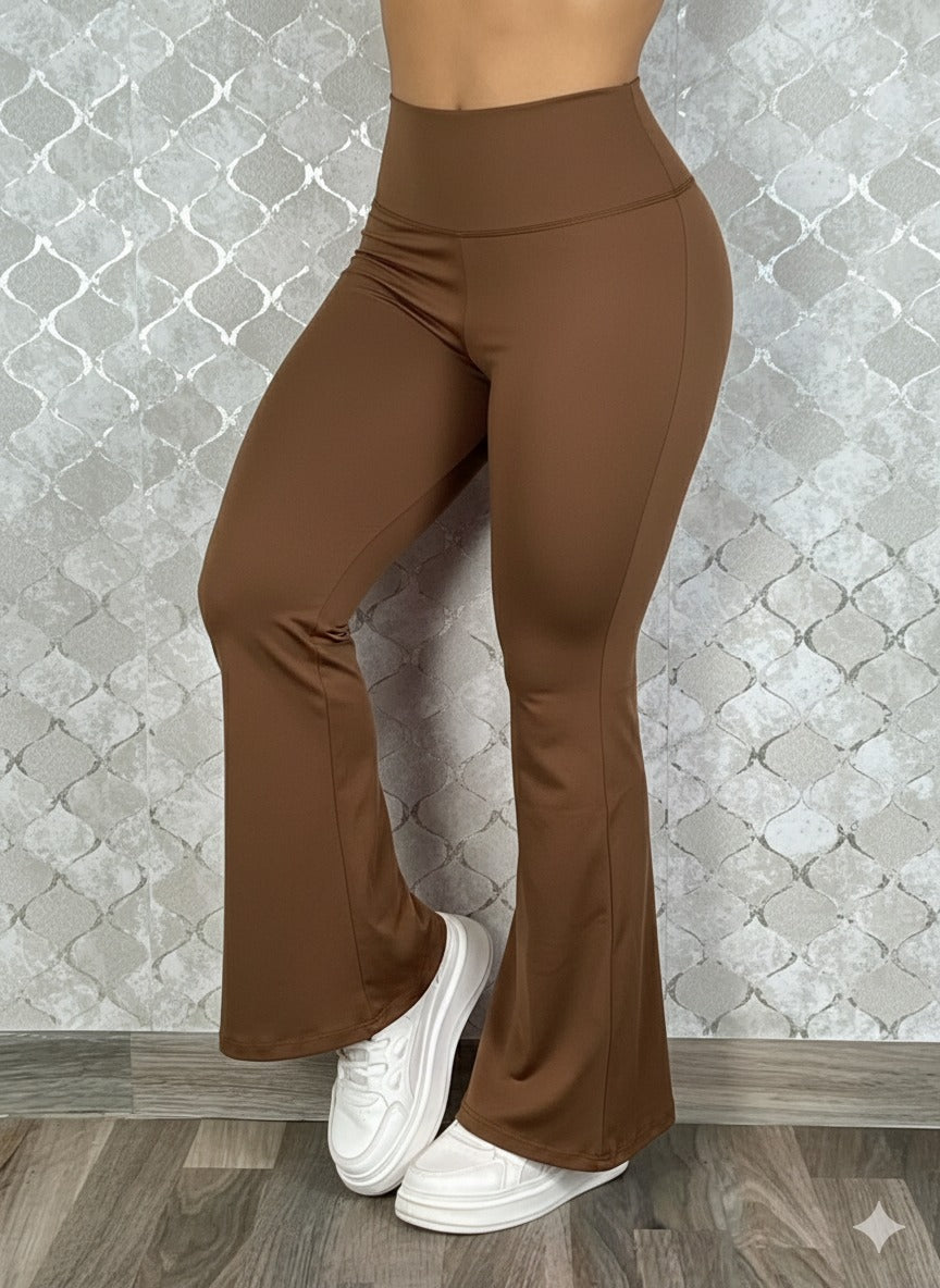 pantalón bota campana tiro alto - foto 9 de 20, color beige
