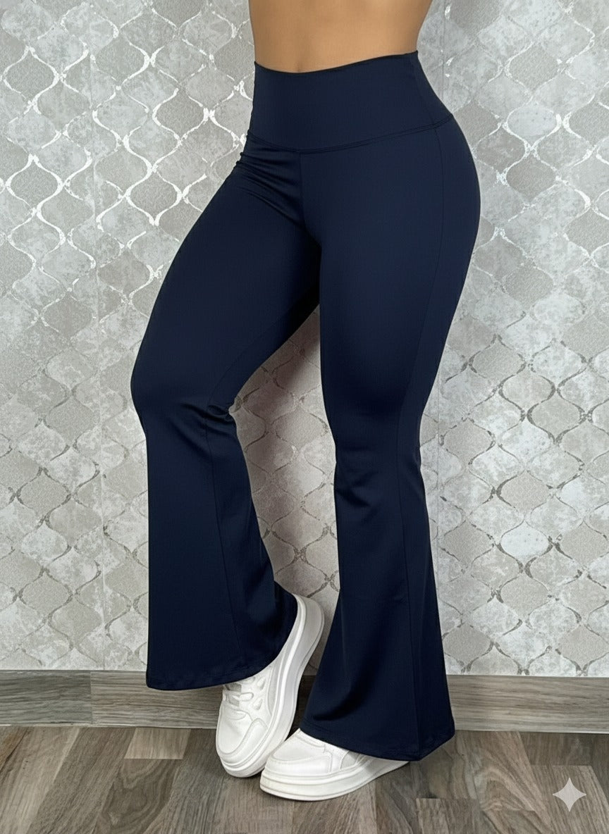 pantalón bota campana tiro alto - foto 10 de 20, color negro